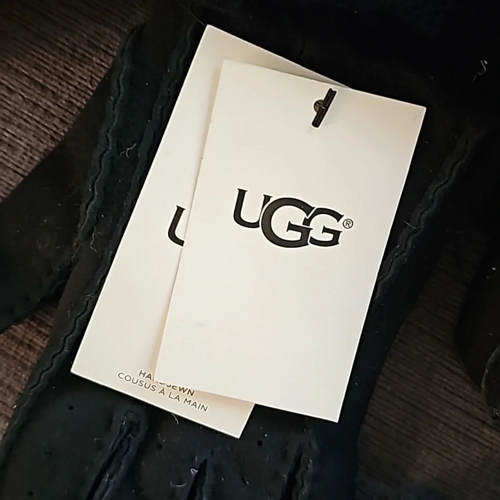 UGG Classic Perforated Genuine Dyed Shearling Gloves Black NEW w tag Size Small